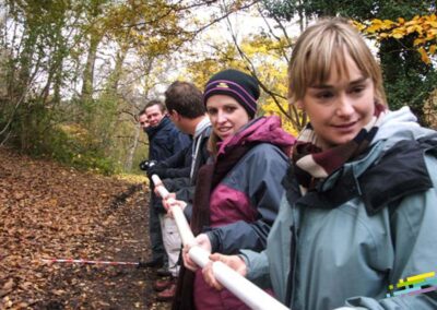 team building avec un défi en forêt